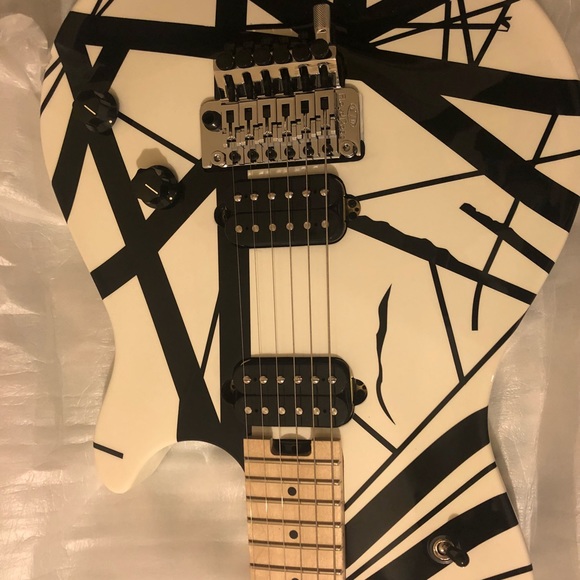 EVH Van Halen Wolfgang Special Striped - Picture 5 of 7